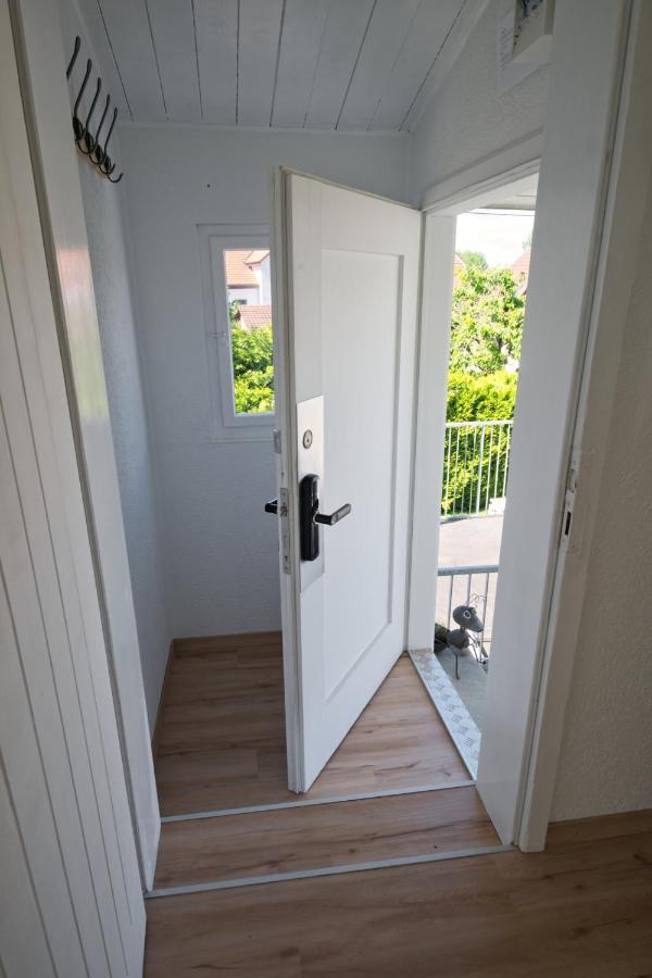 Lake Getaway Apartment With Private Entrance, Right On The Lake Constance Cycle Path, Barbecue Area, Free Wifi, Netflix And Free Bikes Salmsach ภายนอก รูปภาพ